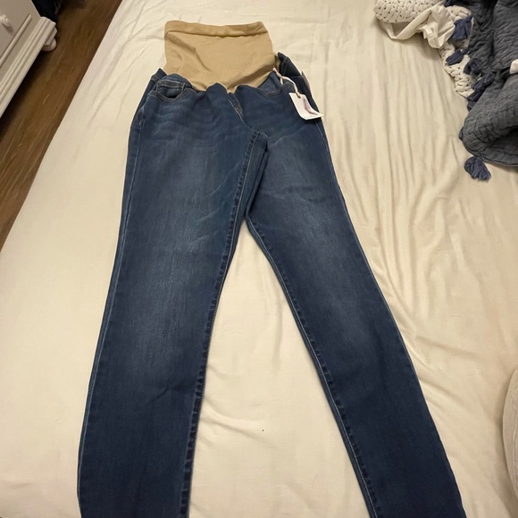 Jessica Simpson Maternity Skinny Jeans - Picture 4 of 4